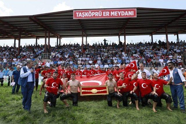 Taşköprü Yağlı Güreşleri’ni Recep Kara Kazandı