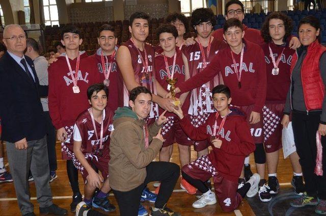 Gençler Basketbolda Kupalarına Kavuştu