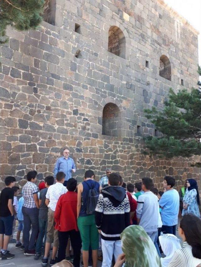Kur’an Kursu Öğrencilerine Tarihi Gezi