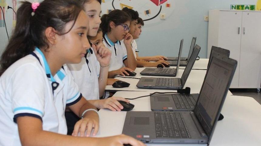 İzmir İl Milli Eğitim M&uuml;d&uuml;rl&uuml;ğ&uuml;&rsquo;nde Projeler Bitmiyor