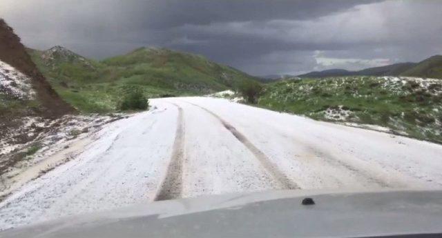 Erzurum’da Sağanak Sele Dönüştü