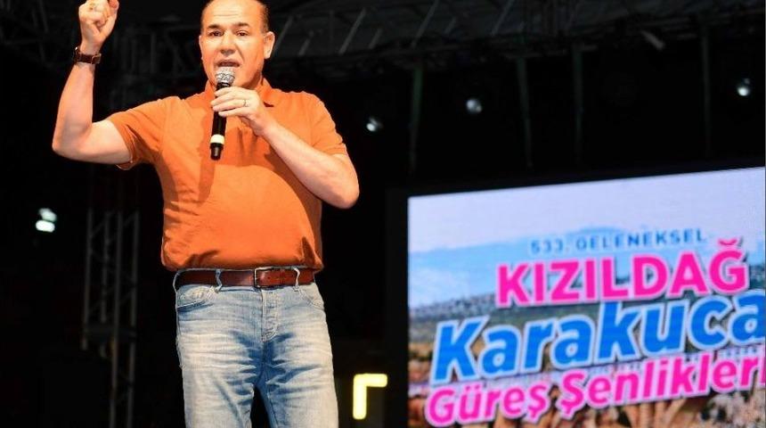 Başkan S&ouml;zl&uuml; Sordu Karaisalılar Alkışladı