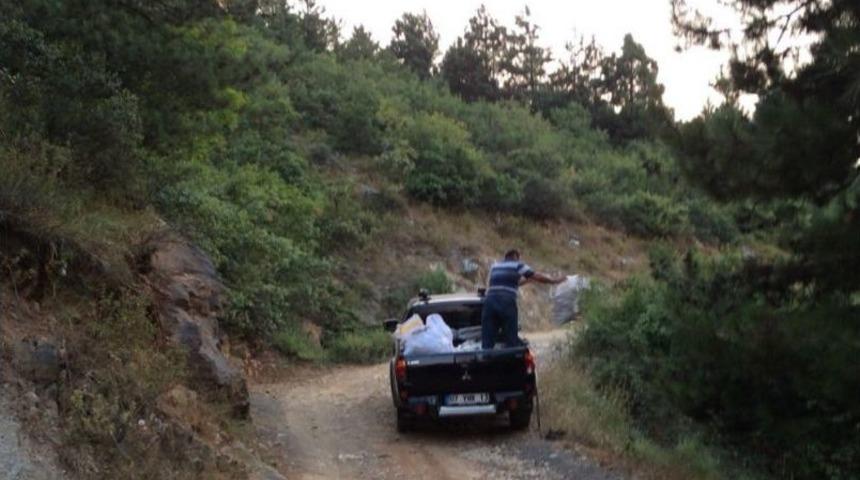 Belediye Temizliyor, Duyarsız Vatandaşlar Kirletiyor