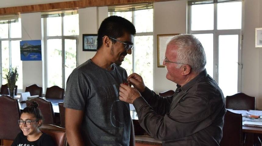 Eğirdirli Yks Isparta Birincisine Başkandan Cumhuriyet Altını