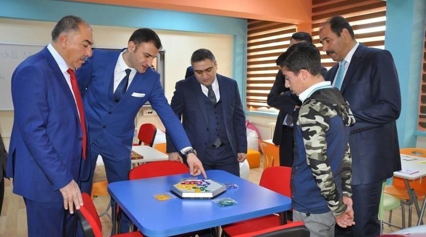 Kemah&rsquo;ta &Ouml;ğrenciler Teknoloji Bağımlılığından Uzaklaşıyor