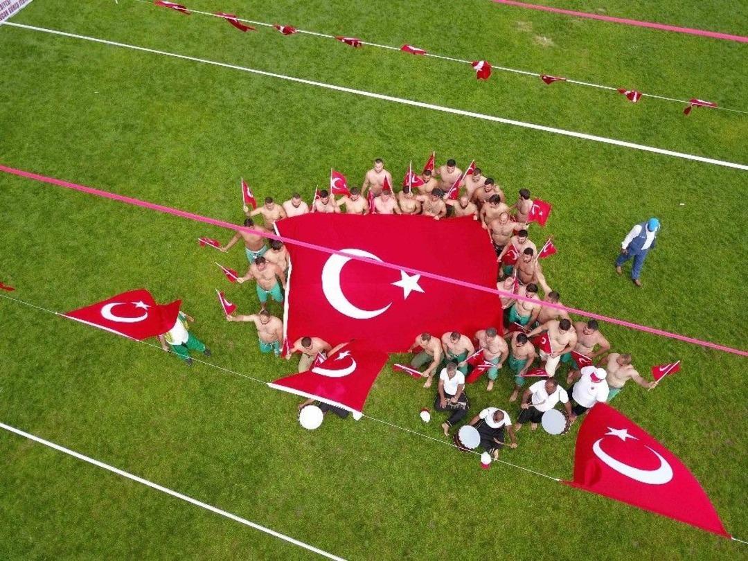 Yiğitler Boz&uuml;y&uuml;k&rsquo;te Er Meydanında H&uuml;nerlerini Sergiledi