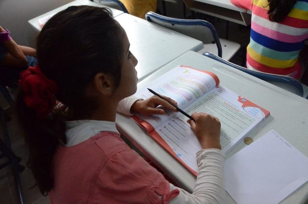 Veliler Bah&ccedil;eye, &Ccedil;ocuklar Derse