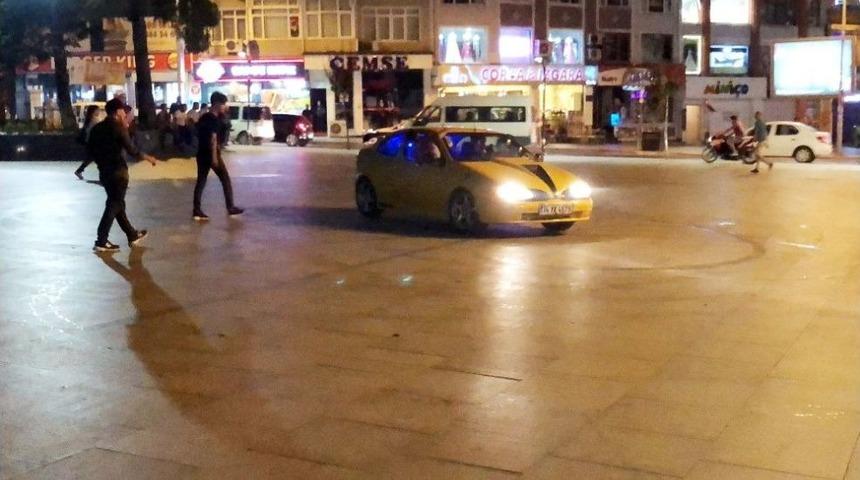 Asker Uğurlama T&ouml;reninde Tehlikeli Hareketler