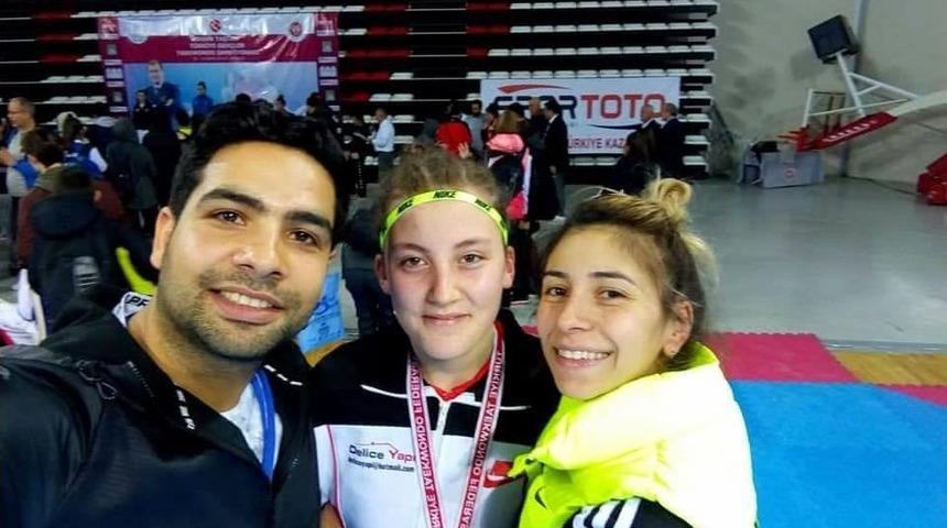 Koleksiyonuna Bir Madalya Daha Ekledi