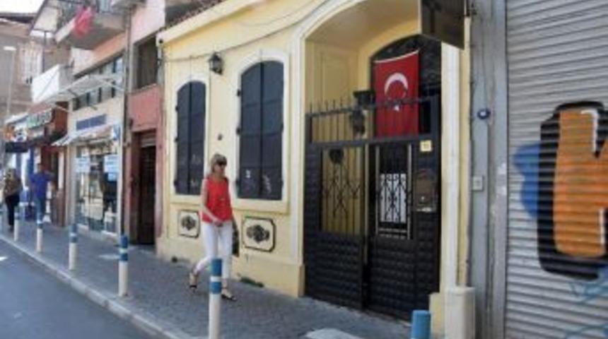 Papaz Brunson&rsquo;un Kilisesine T&uuml;rk Bayrağı Asıldı