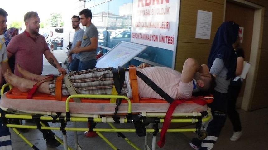 Otomobil İle Motosiklet &Ccedil;arpıştı, Abi Kardeş Yaralandı