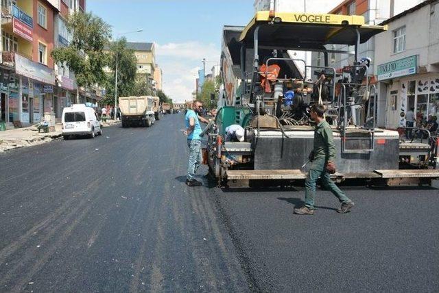 Başkan Köksoy, Kongre Caddesi’nde Sıcak Asfalt Yol Çalışmalarını İnceledi