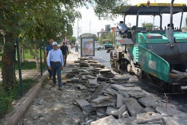 Başkan Köksoy, Kongre Caddesi’nde Sıcak Asfalt Yol Çalışmalarını İnceledi