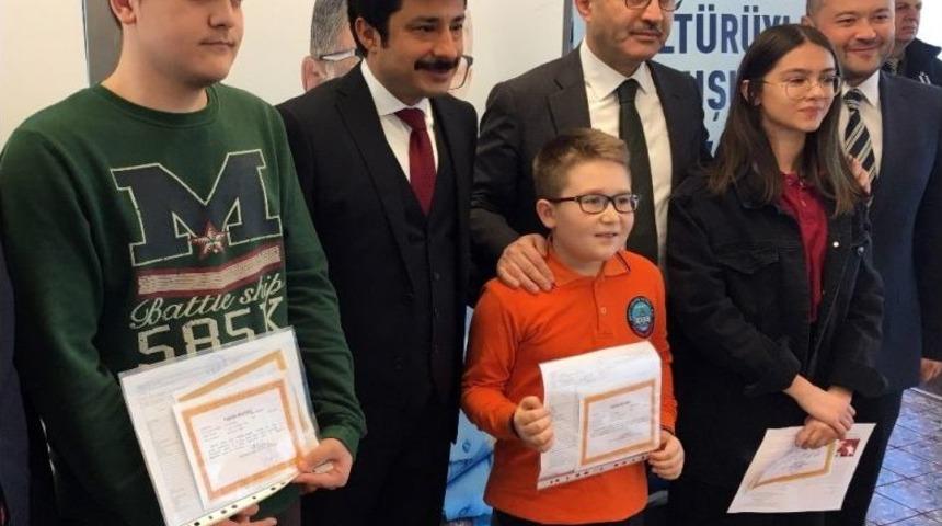 &Ouml;ğrenciler Karnelerini Boğaz Turunda Aldı