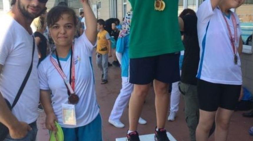 Bedensel Engelli Eda, Y&uuml;zmede Ordu&rsquo;nun Gururu Oldu