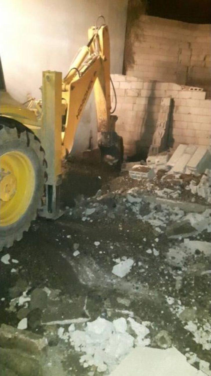 Van’da Bin 700 Litre Kaçak Akaryakıt Ele Geçirildi G5