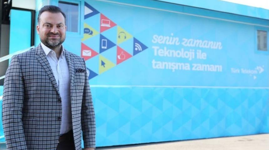 T&uuml;rk Telekom Eğitim Tırı İle Anadolu&rsquo;da İpek Yolu Mesafesinin &Uuml;&ccedil; Katı Yol Katedildi