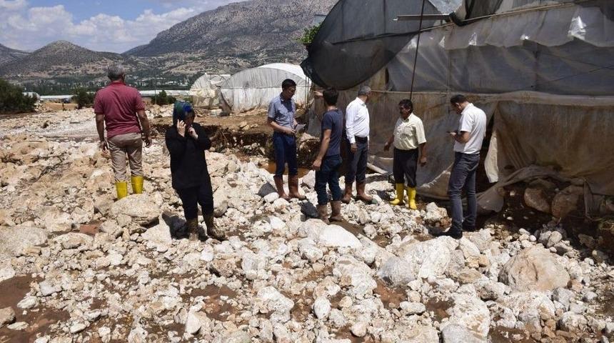 Özen, Sel Felaketinin Yaşandığı Elmalı’da İncelemelerde Bulundu