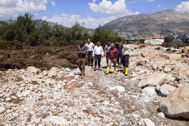 Özen, Sel Felaketinin Yaşandığı Elmalı’da İncelemelerde Bulundu