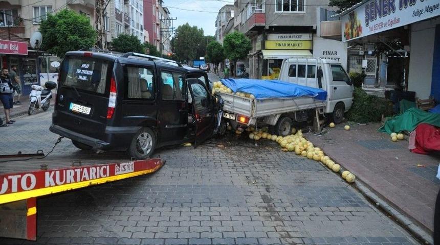 Alkoll&uuml; S&uuml;r&uuml;c&uuml; Duran Araca &Ccedil;arptı