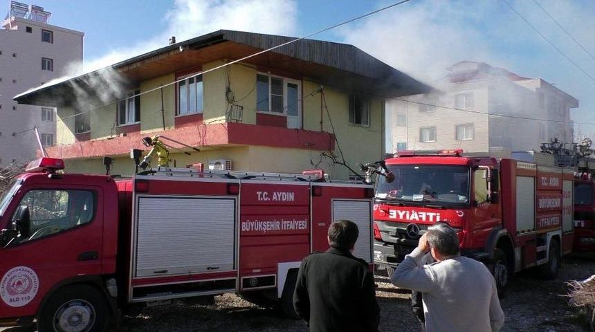 Yanan Evden Hayvanlarını Zor Kurtardılar