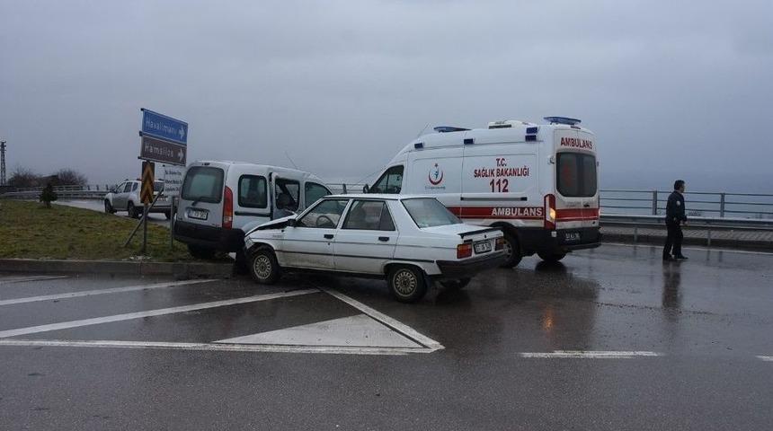 Sinop&rsquo;ta Trafik Kazası: 2 Yaralı