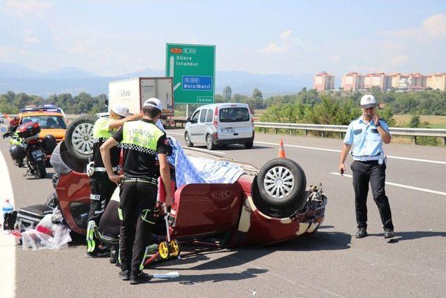 Tıra Çarparak Takla Atan Otomobilde 1 Kişi Öldü 4 Kişi Yaralandı