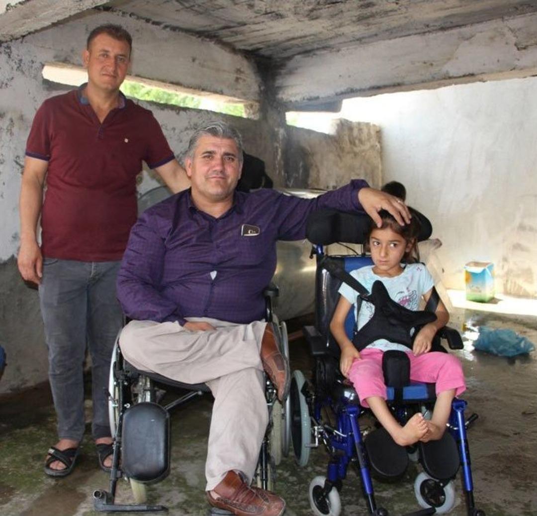 Engelli Maaşıyla Engelli Kıza Tekerlekli Sandalye Aldı