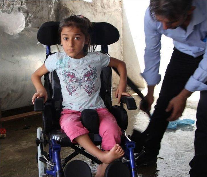 Engelli Maaşıyla Engelli Kıza Tekerlekli Sandalye Aldı G2