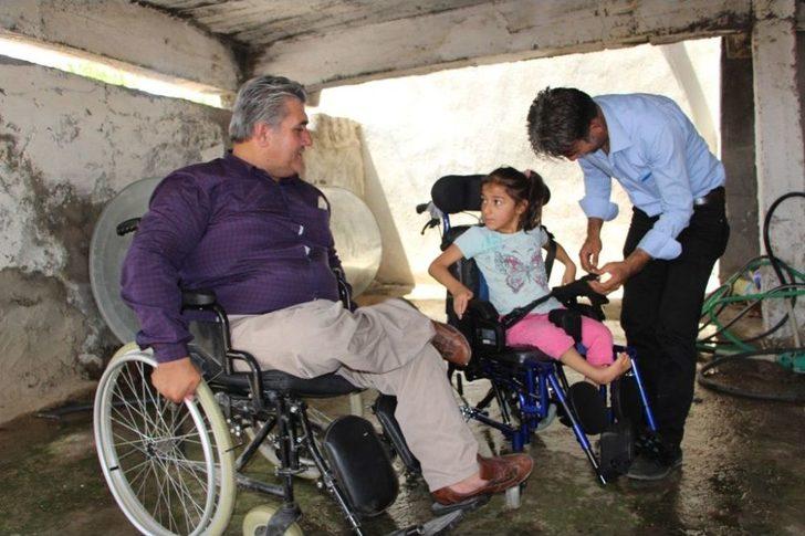 Engelli Maaşıyla Engelli Kıza Tekerlekli Sandalye Aldı G3