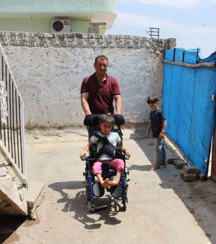 Engelli Maaşıyla Engelli Kıza Tekerlekli Sandalye Aldı G5