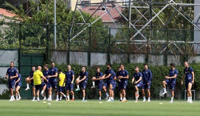 Fenerbahçe, Hazırlıklarını Sürdürdü