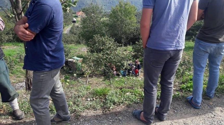 Sakarya&rsquo;da Pat Pat Şarampole Yuvarlandı: 3 Yaralı