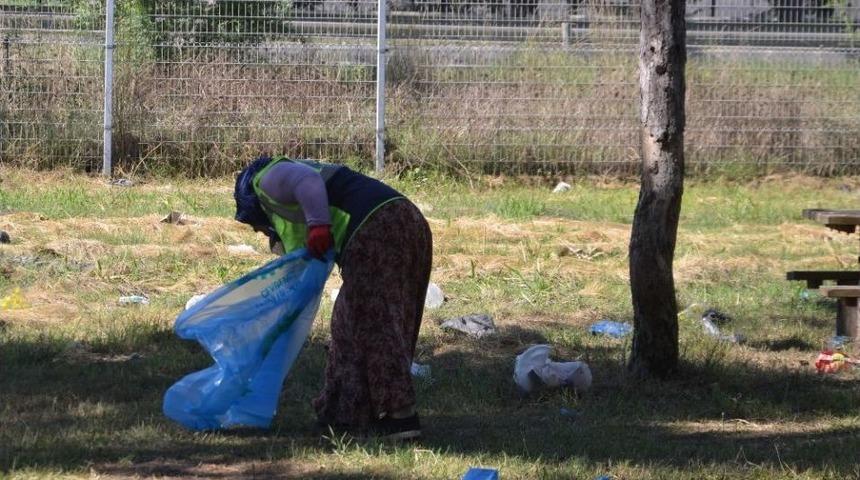 Piknik Alanındaki Çöpler Temizlendi
