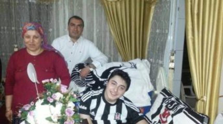 Oğlunun &Ouml;l&uuml;m&uuml;ne Dayanamadı