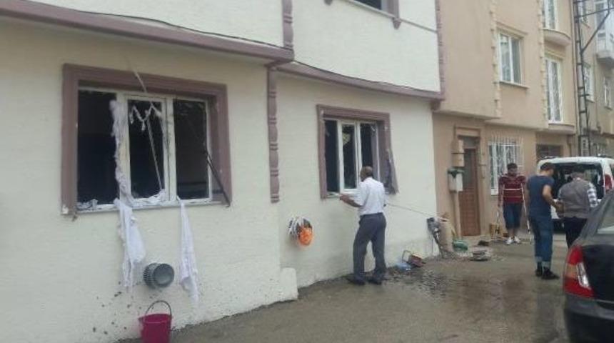 Lambayı Yakınca Eve Sızan Doğalgaz Infilak Etti: 3 Yaralı (3)