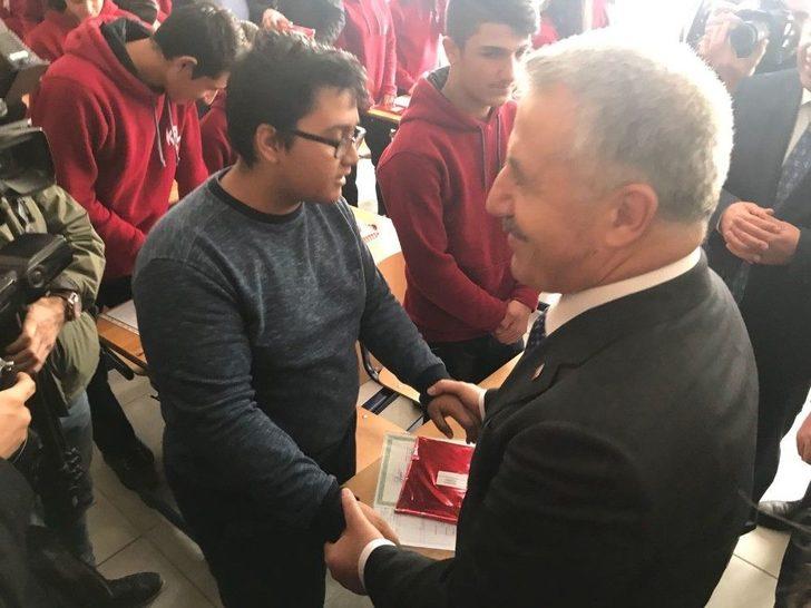 Bakan Arslan Kağızmanlı Öğrencilere Karne Dağıttı G4