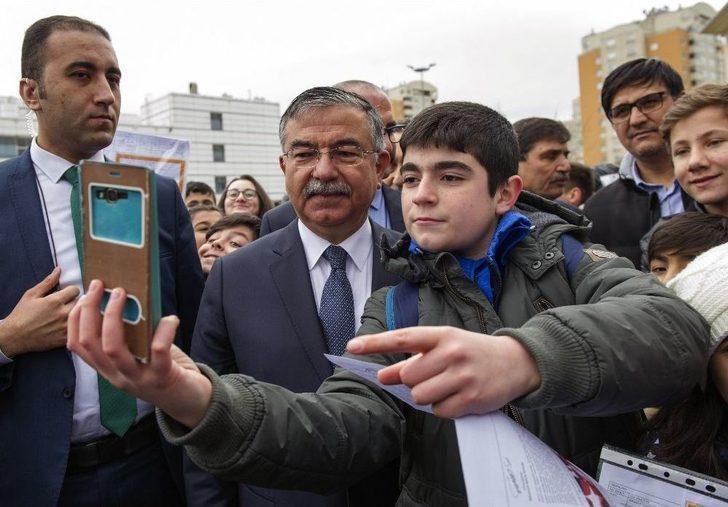 18 Milyon Öğrenci, Karnelerini Alarak Yarıyıl Tatiline Çıktı G3