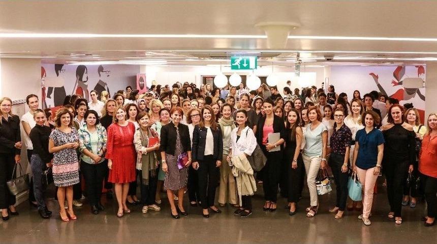 Vodafone Ve Yenidenbiz, İş Yaşamına D&ouml;nmek İsteyen Kadınlarla Bir Araya Geldi