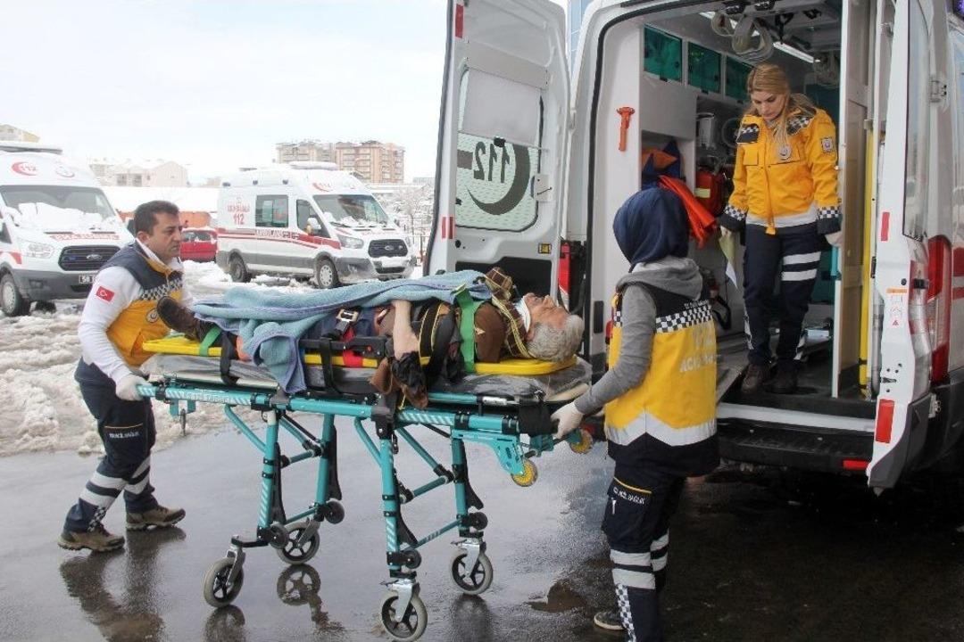 Sivas&rsquo;ta Trafik Kazası: 7 Yaralı