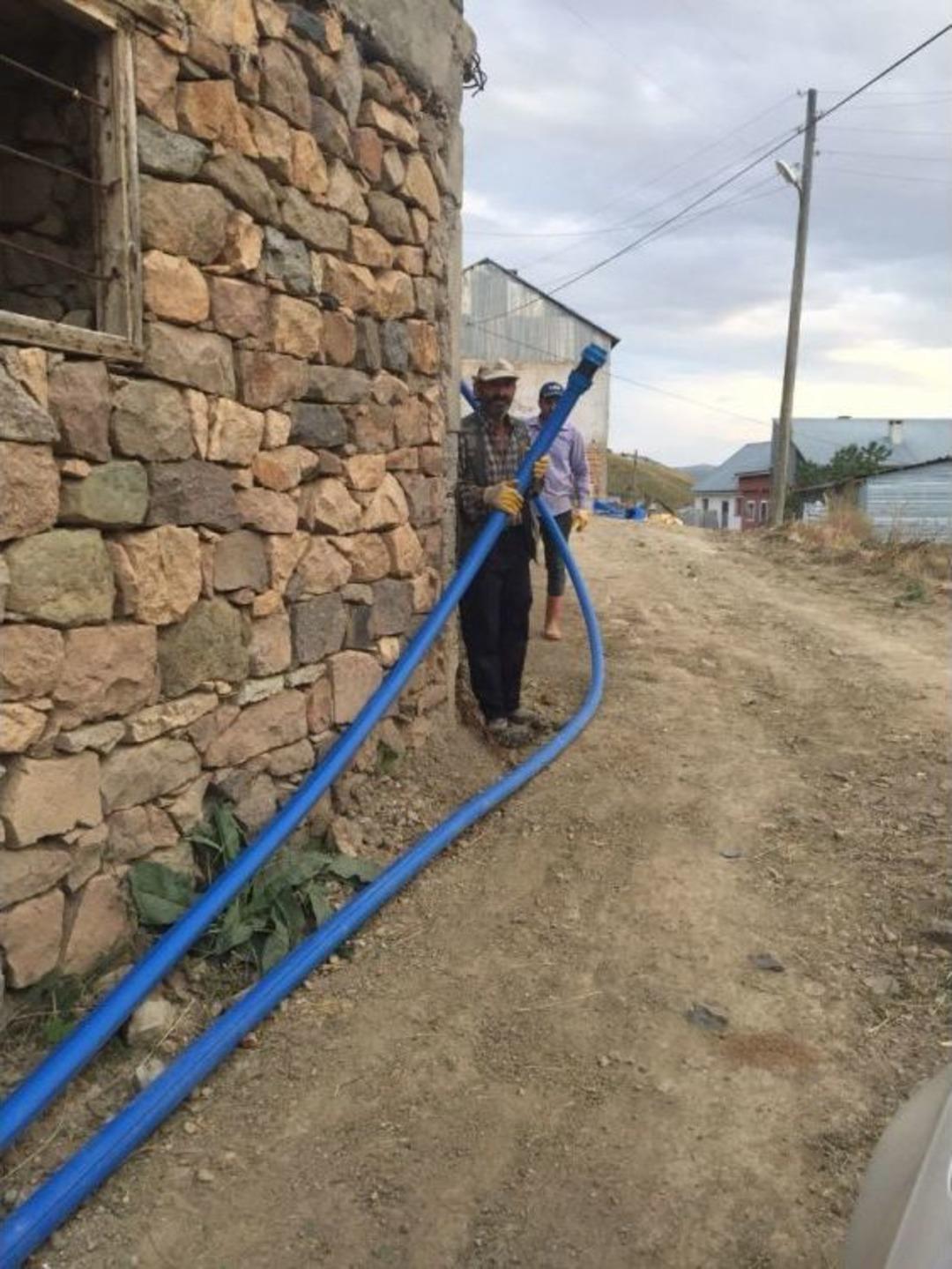 Meydanlı Mahallesinde Yol Ve Su Sıkıntısı