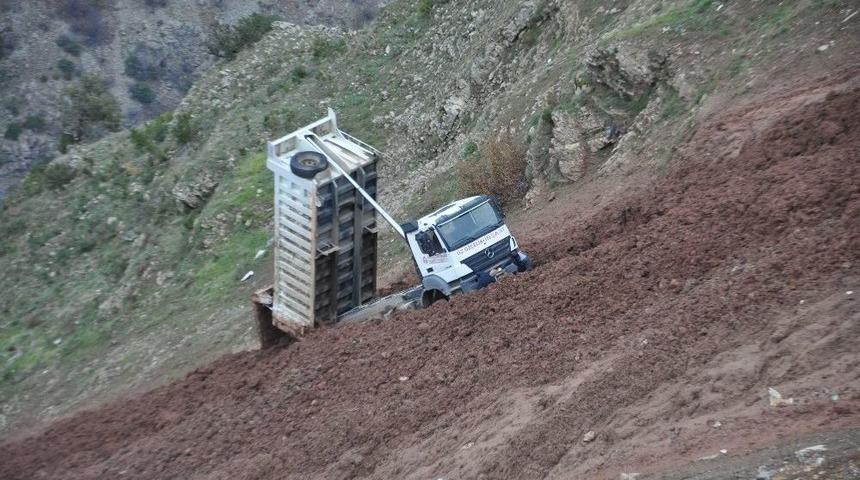 U&ccedil;uruma Yuvarlanan Ara&ccedil;tan Son Anda Atladı