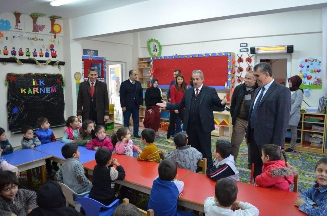 Adilcevaz&rsquo;da &Ouml;ğrencilerin Karne Sevinci