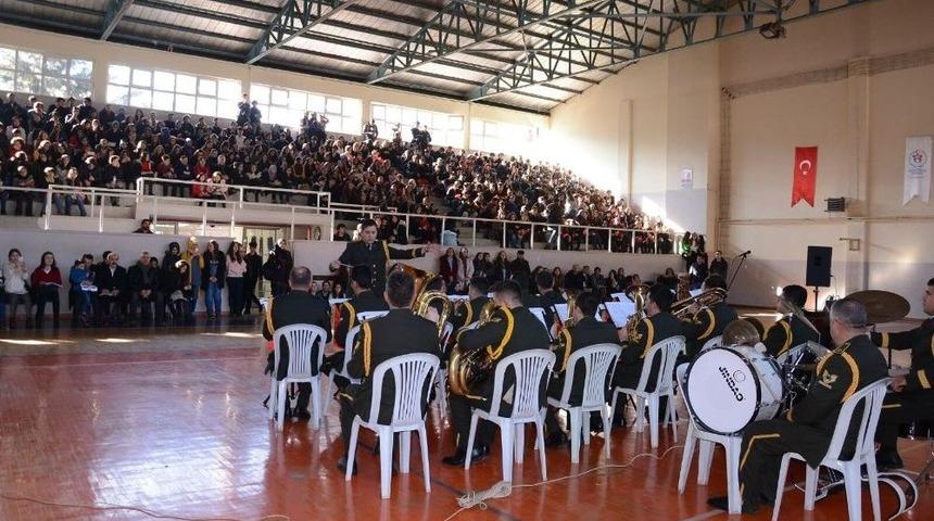 Askerden Liselilere Karne Konseri