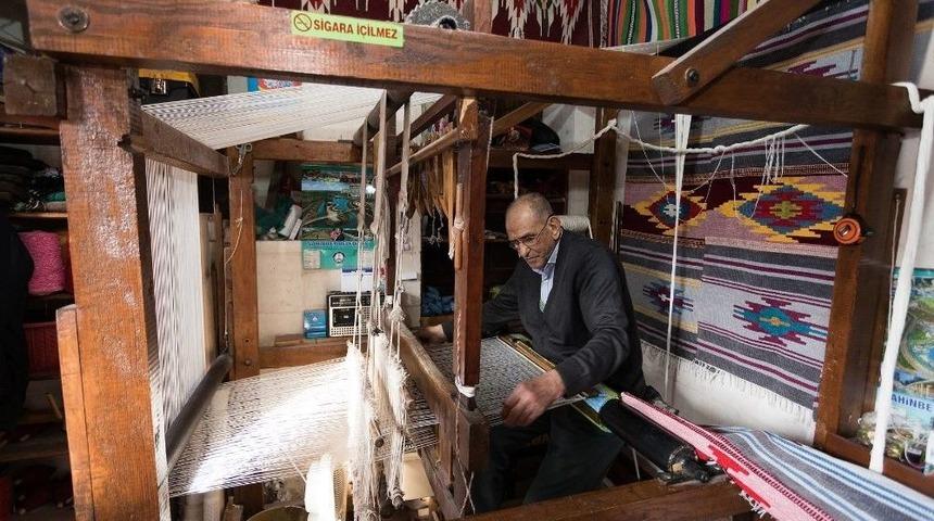 B&uuml;y&uuml;kşehir, &ldquo;gaziantep Kilimcilik Tarihi&rdquo; Adlı Kitabı Yayımladı