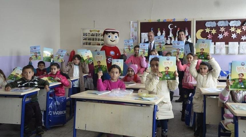 Ağrı Belediyesi&rsquo;nden &Ouml;ğrencilere Karne Hediyesi