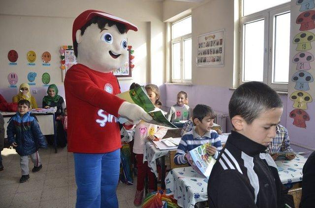 Ağrı Belediyesi’nden Öğrencilere Karne Hediyesi