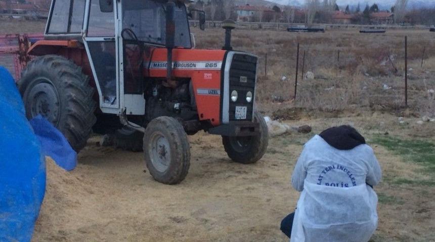 Trakt&ouml;r&uuml;n Altında Kalan Kişi Hayatını Kaybetti