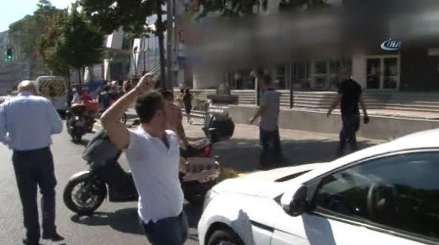 İflas Eden Filo Kiralama Şirketine Ara&ccedil; Parası Veren Galericiler Mecidiyek&ouml;y&rsquo;de Firma &Ouml;n&uuml;nde Eylem Yaptı