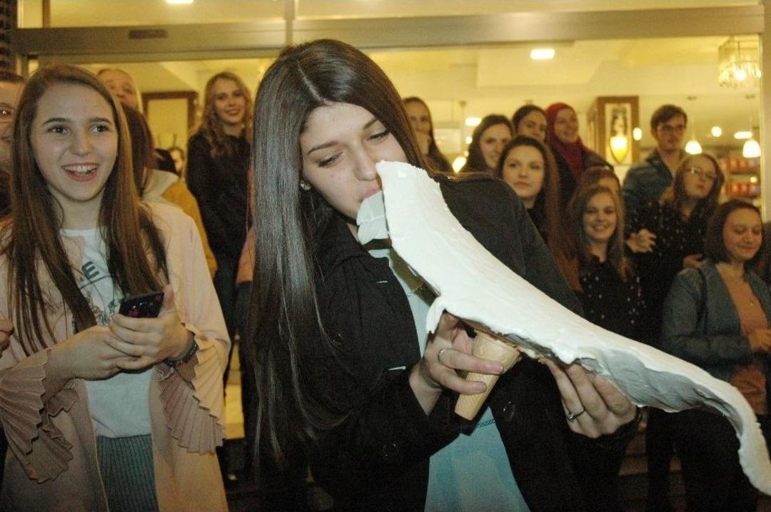 Maraş Dondurması Yemek İ&ccedil;in Bosna Hersek&rsquo;ten Geldiler